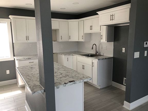 4th image of 1313 Lawrence Dr