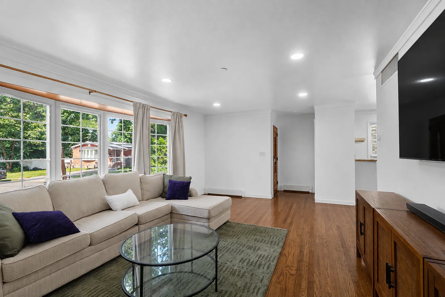 6 bed, $6,000 — Photo 3