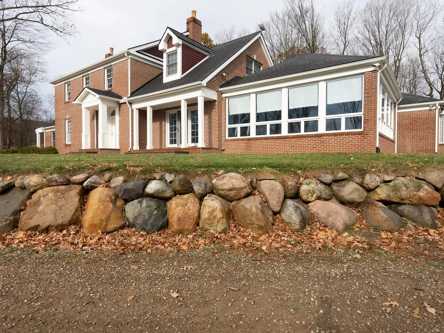 4 bed, 3.5 bath, 4955 sqft, $5,250 — Photo 2