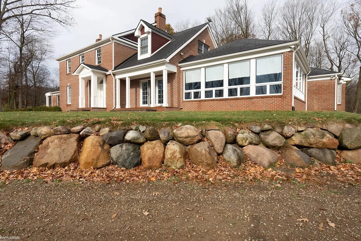 Building Photo - 2401 E Brocker Rd