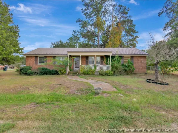 127 Lake Dr, Lumberton, NC 28358