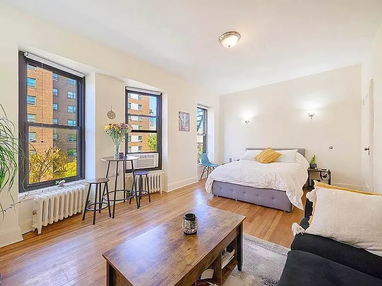 78 Manhattan Ave #3H — Photo 1