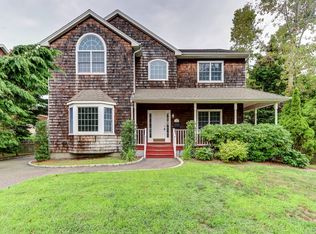 46 Marvin Ln, Islip, NY 11751