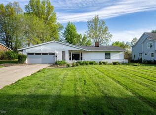 24660 Sittingbourne Ln, Beachwood, OH