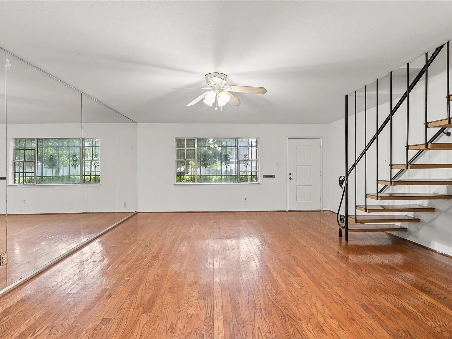 2 bed, 2.5 bath, 1602 sqft, $1,400 — Photo 2