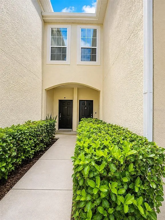 3 bed, 2.5 bath, 1538 sqft, $2,300 — Photo 2