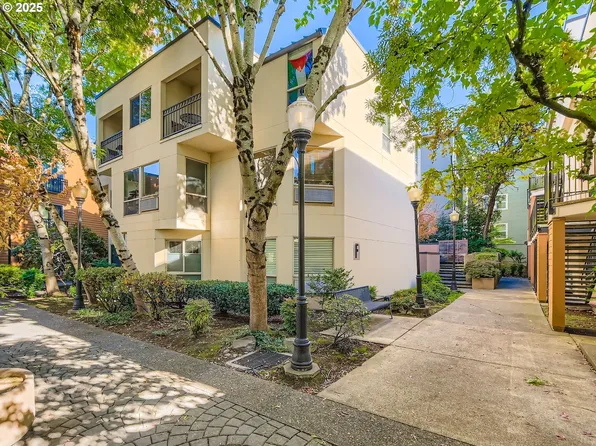 1535 SW Clay St APT 134, Portland, OR 97201