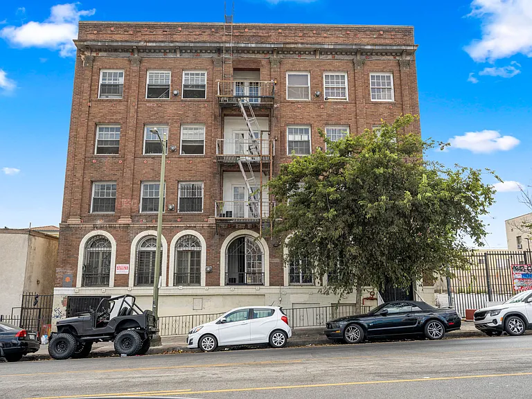 2892 W 7th St — Photo 10