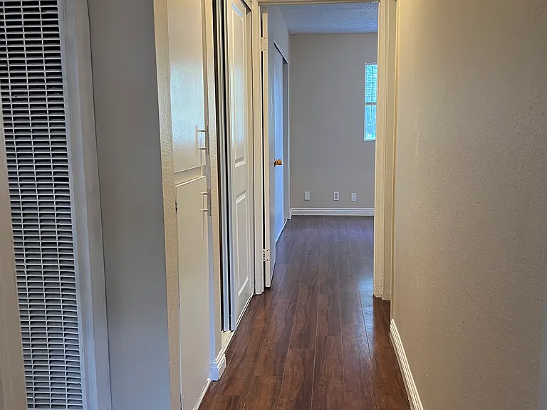 1554 Pine Ave — Photo 14