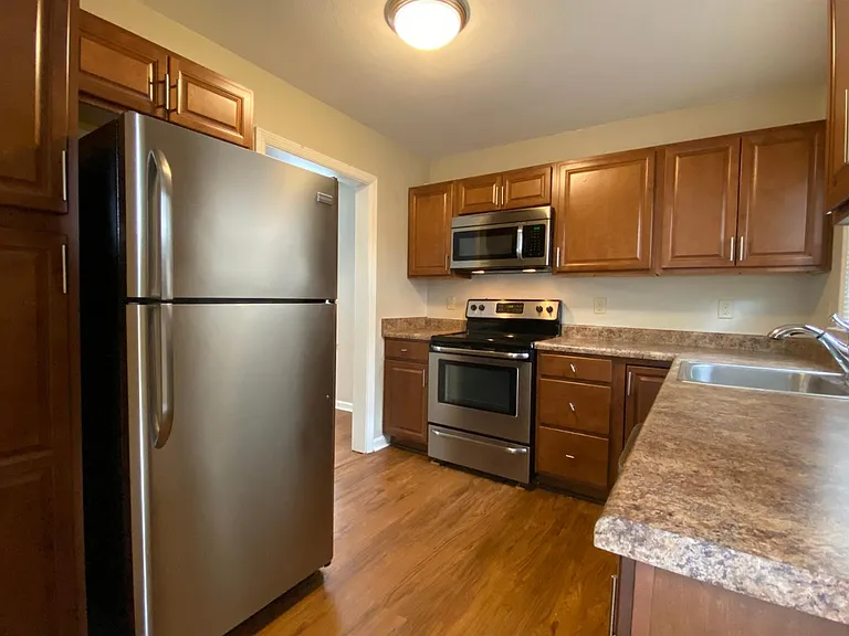 2321 Southgate Dr — Photo 6
