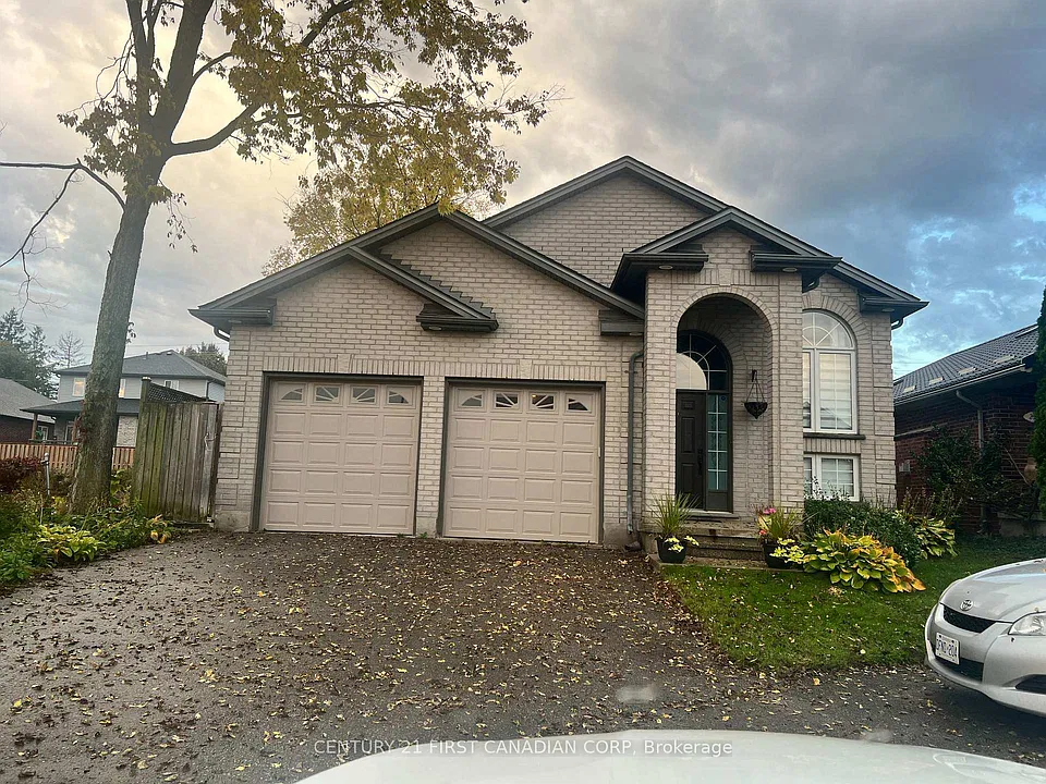 26 Croatia Rd #MAIN FLOOR
