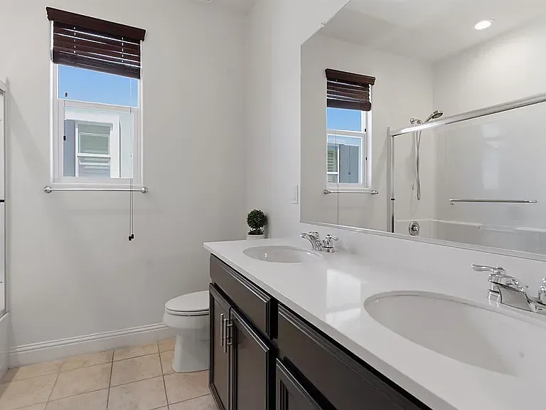 520 E Albertina Ave — Photo 29