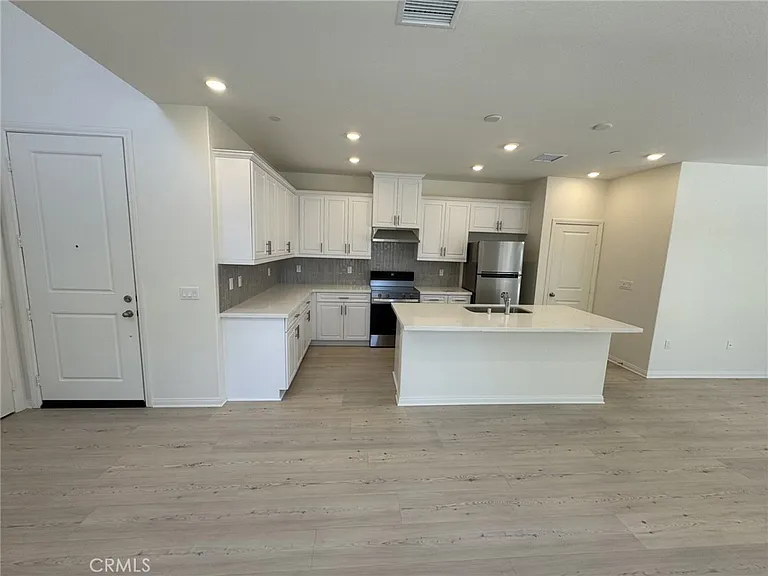 15993 Alamo Ct — Photo 3