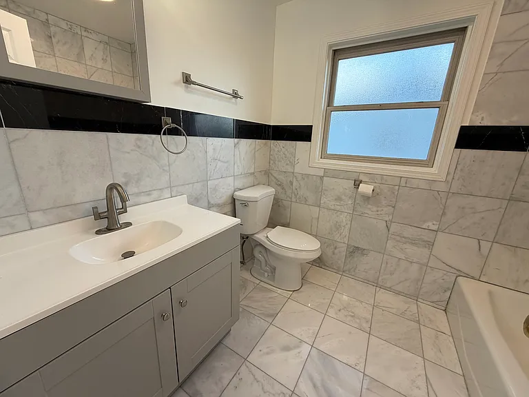 2833 N Auxplaines Ave #3 — Photo 9