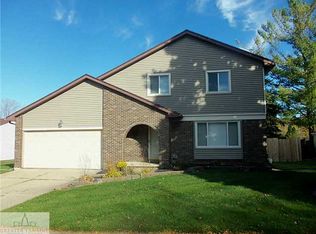 2216 Beacon Hill Dr, Lansing, MI 48906