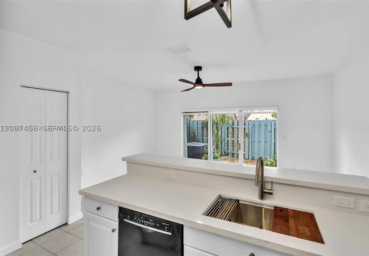 3 bed, 2.5 bath, 1169 sqft, $2,000 — Photo 4