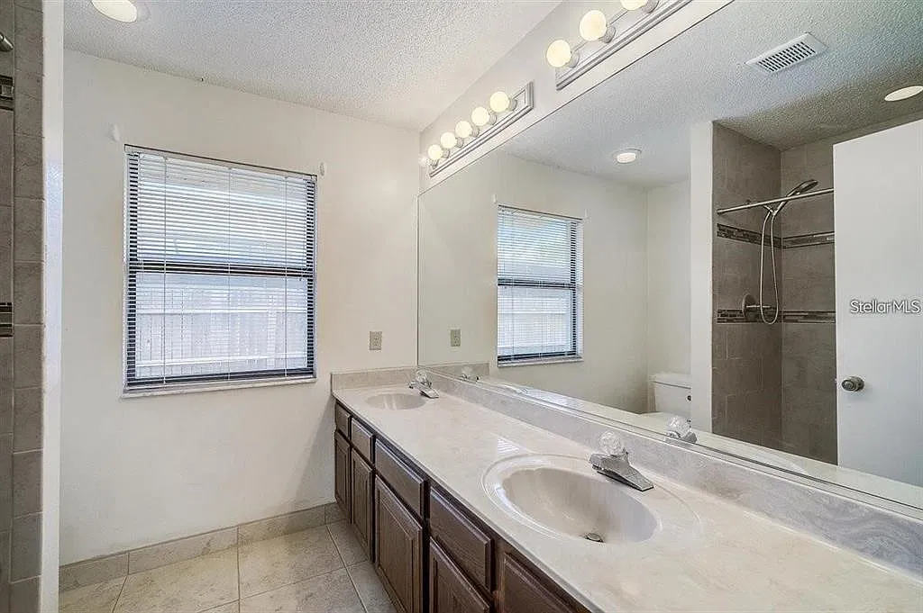 3 bed, 2.0 bath, 1492 sqft, $2,500 — Photo 3
