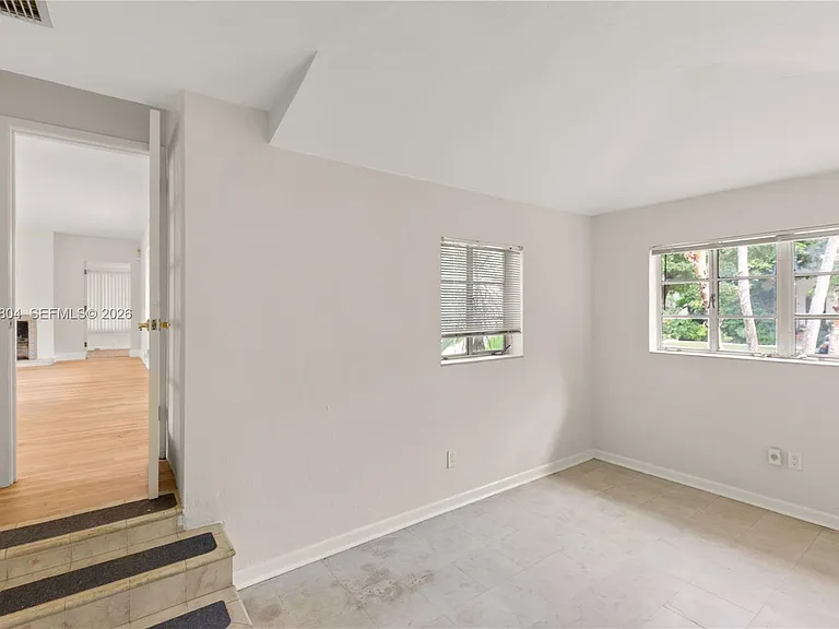 1431 Algeria Ave — Photo 11