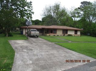 919 E Magnolia St, Angleton, TX 77515