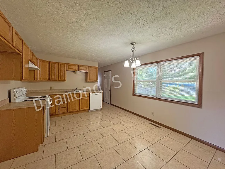 1412 W Berkeley St — Photo 6