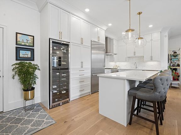 4th image of 3808 N Lincoln Ave #203