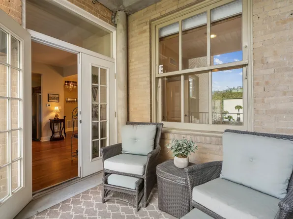 411 W 7th St APT 304, Fort Worth, TX 76102
