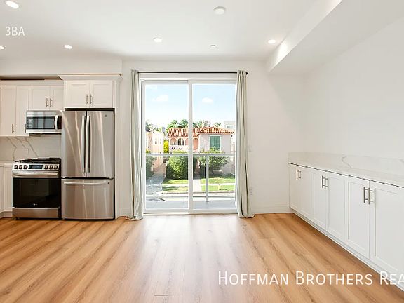 4th image of 836 S Shenandoah St #202