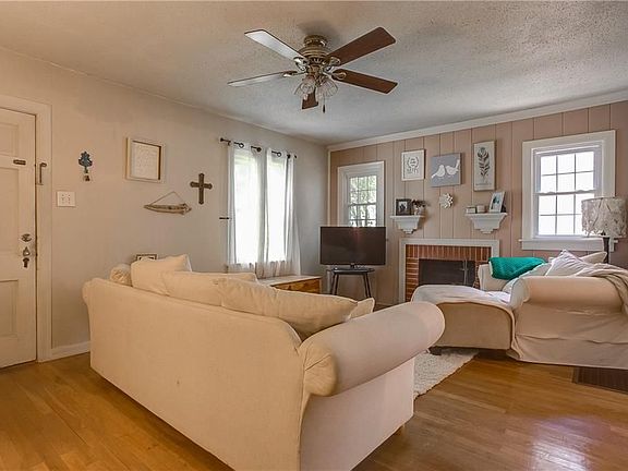 2nd image of 3816 El Campo Ave