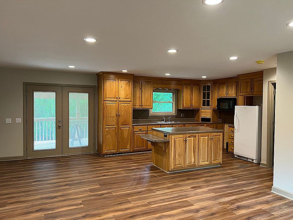 1st image of 260 Lanahan Ln