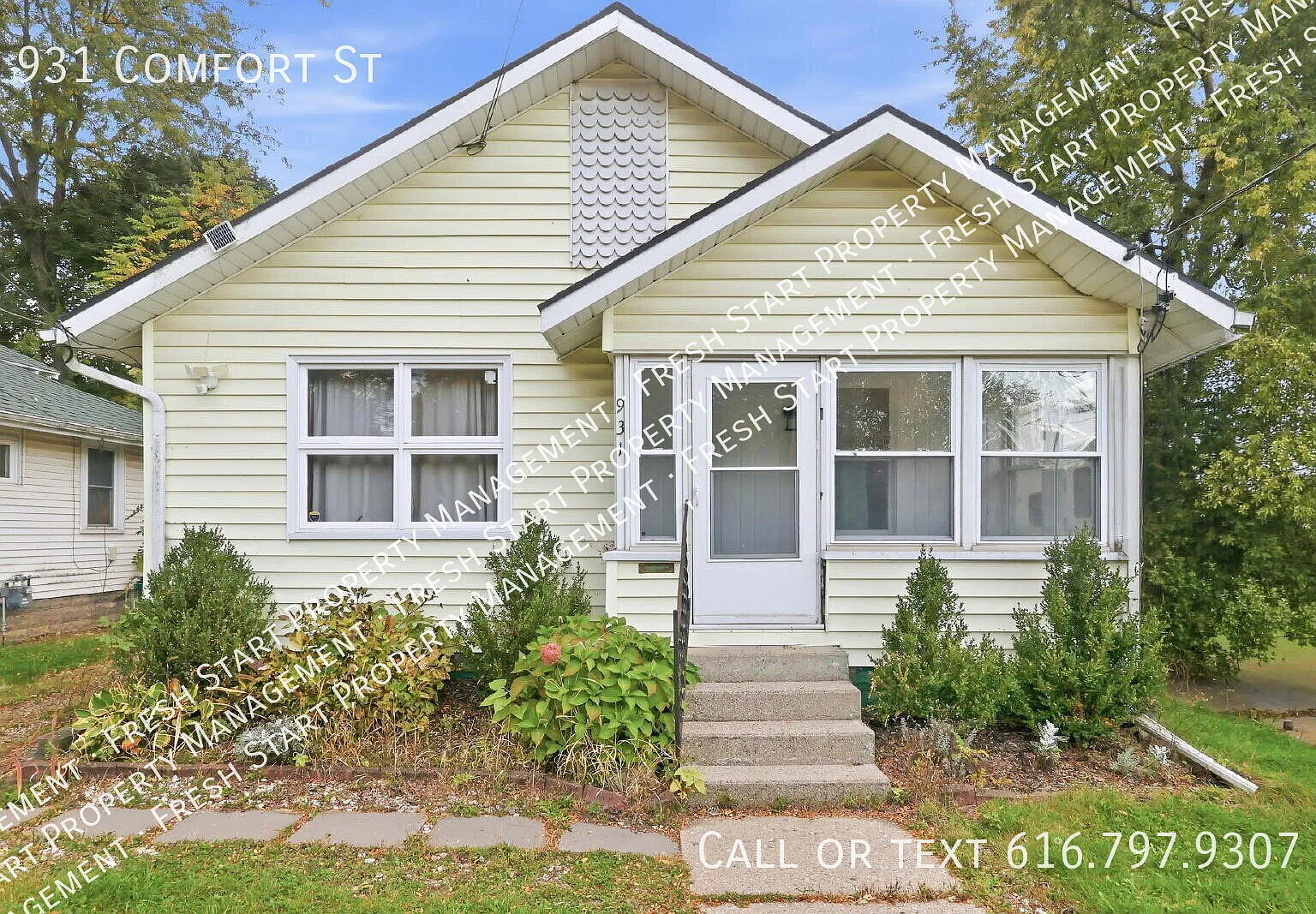 "Charming 2-Bedroom Haven in Lansing's Heart Your Cozy Retreat Awaits at 931 Comfort St!" — Photo 2