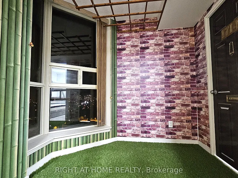 2460 Eglinton Ave E #1714 — Photo 17