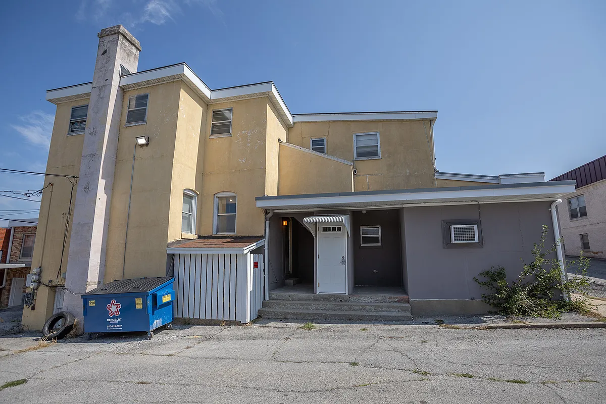 Building Photo - 210 E Dunklin St #A1
