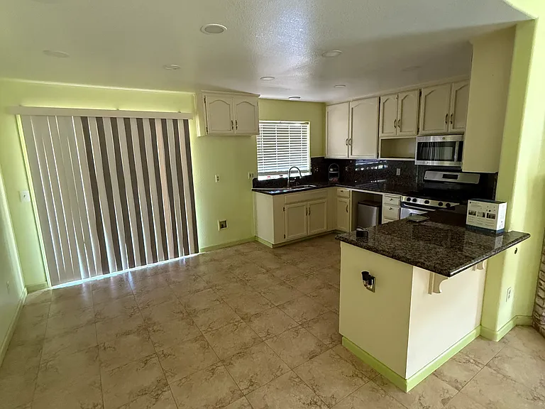 1047 Alexander Ct — Photo 3