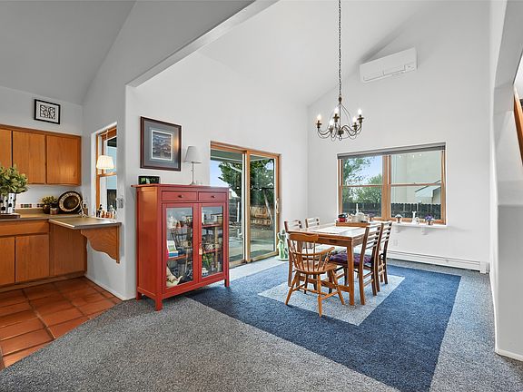 3rd image of 881 Estates Dr