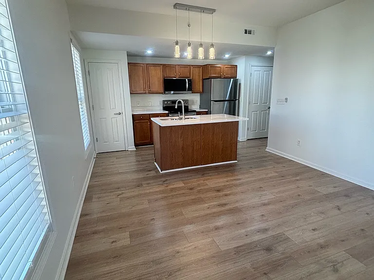 10639 Meeting St — Photo 2