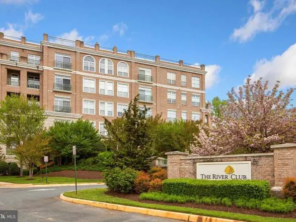 820 Belmont Bay Dr APT 303, Woodbridge, VA 22191