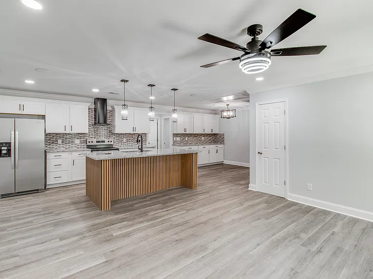 2327 Willow St — Photo 5