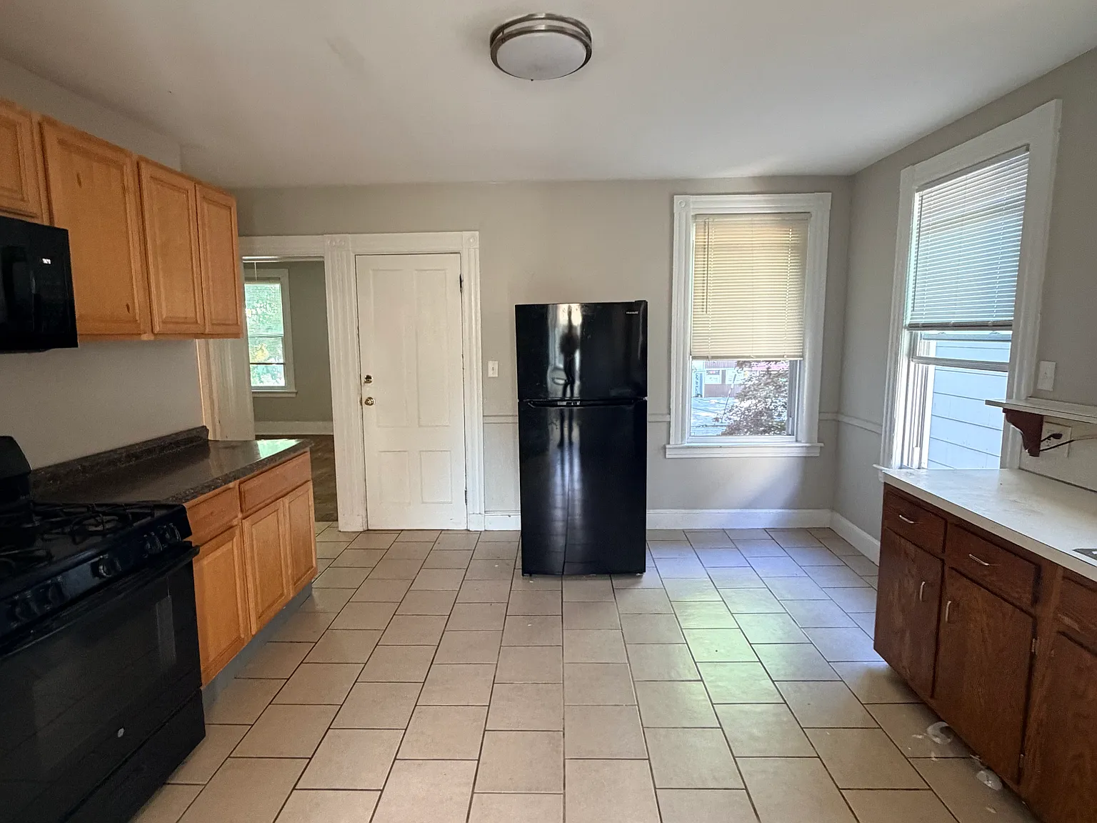 4 bed, $2,150 — Photo 4