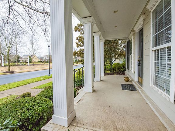 3rd image of 1525 Stratford Hall Cir