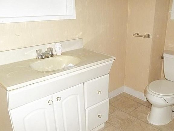 5th image of 406 N Dean St