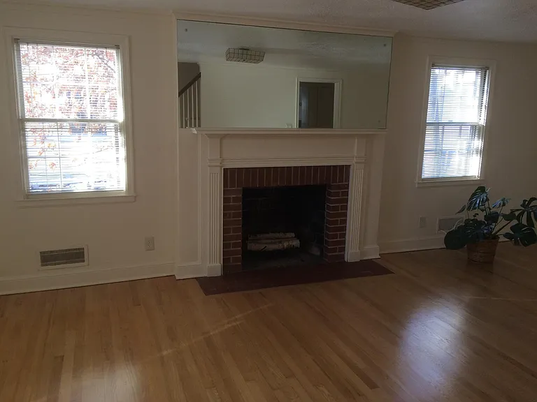 16 Thomson Rd — Photo 5