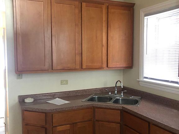 3rd image of 6918 S Prairie Ave Floor 1