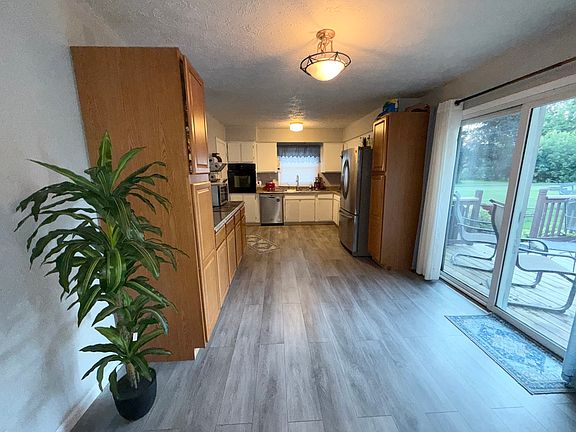 4th image of 353 Irene Ave