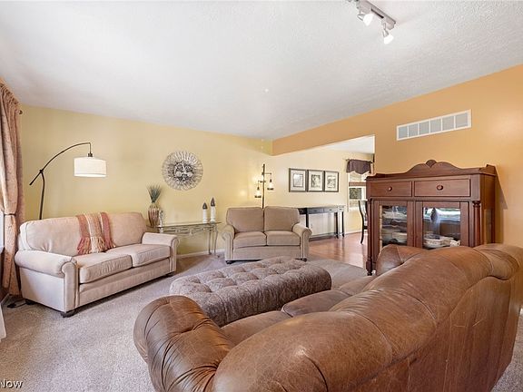 5th image of 675 Fairwood Dr