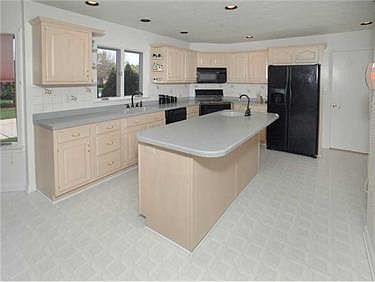 3rd image of 5001 Nottingham Ct