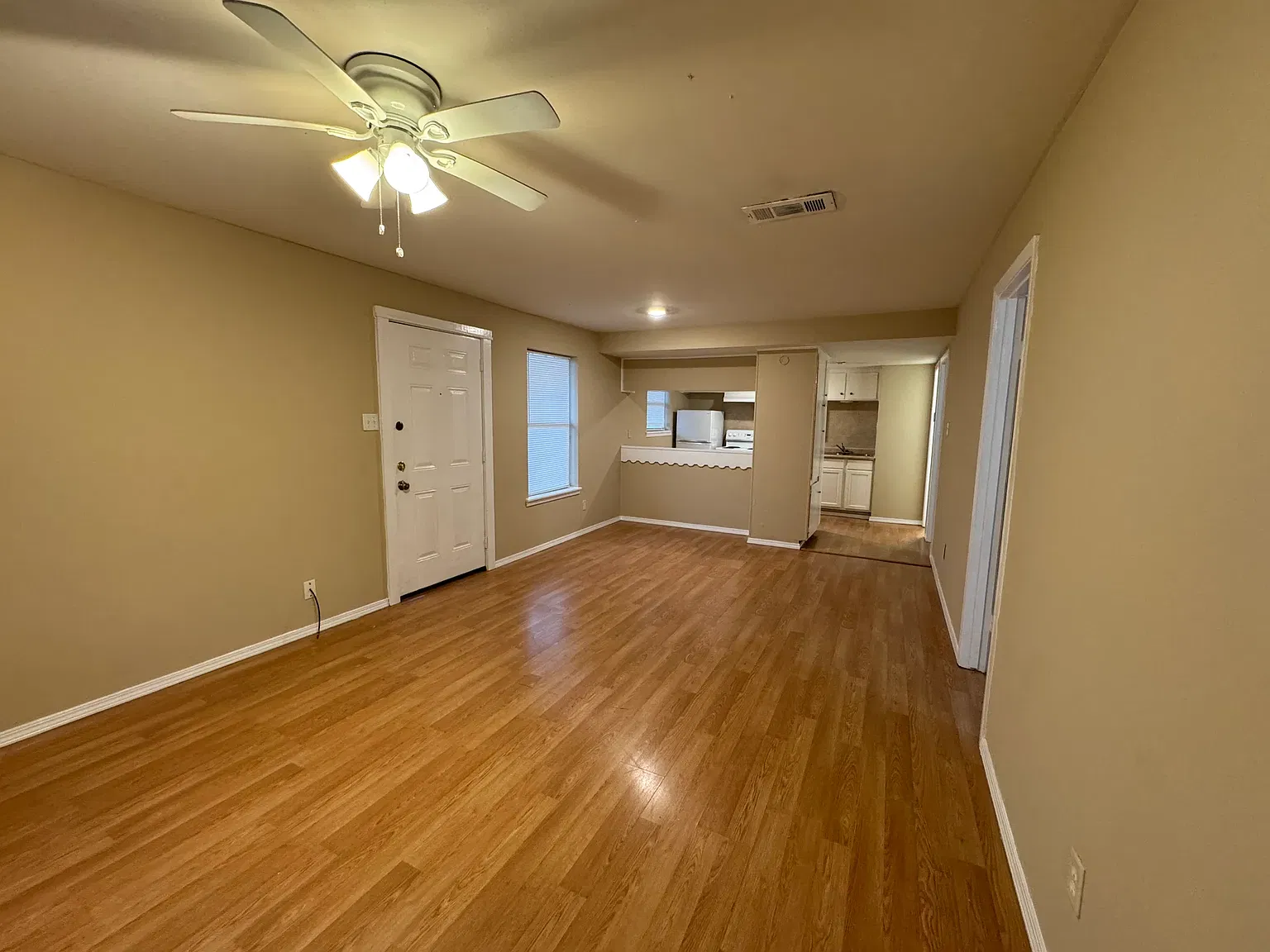 2 bed, 750 sqft, $945 — Photo 1