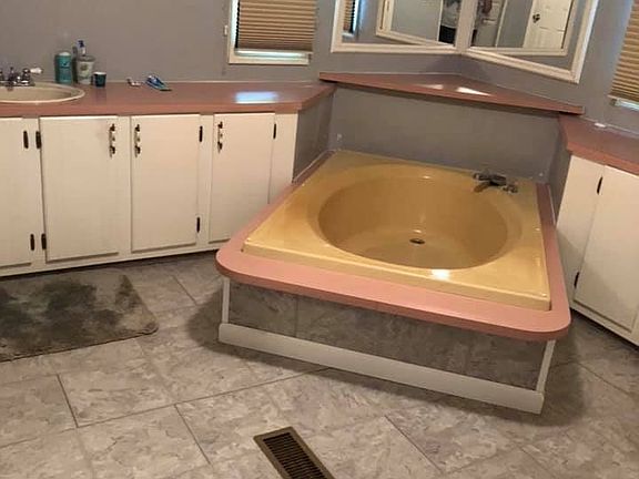 5th image of 327 Holly Ln