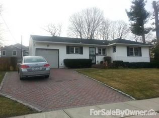 25 Abbey Ln, Plainview, NY 11803