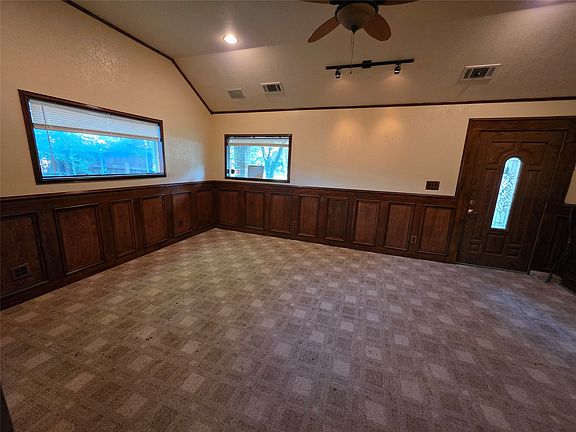 4th image of 2216 Daisy Ln