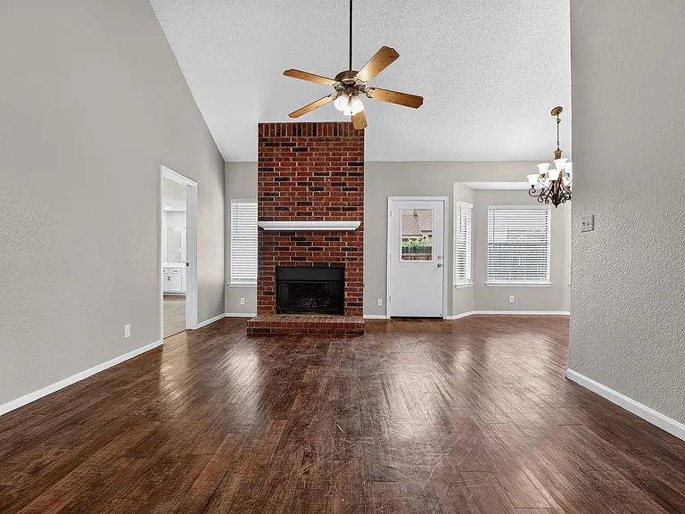 1509 Taron Dr — Photo 7